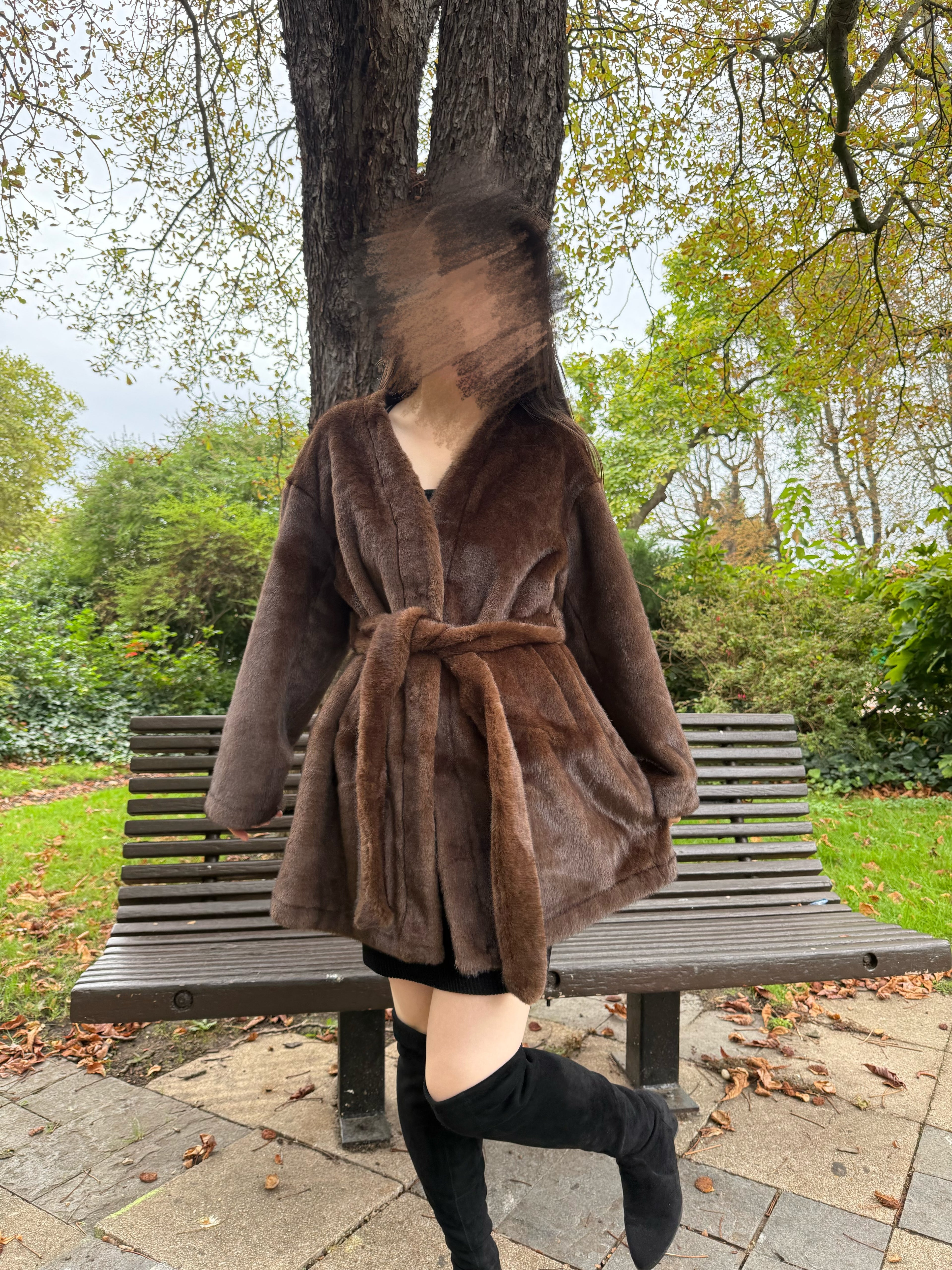 Manteau en fausse fourrure à ceinture