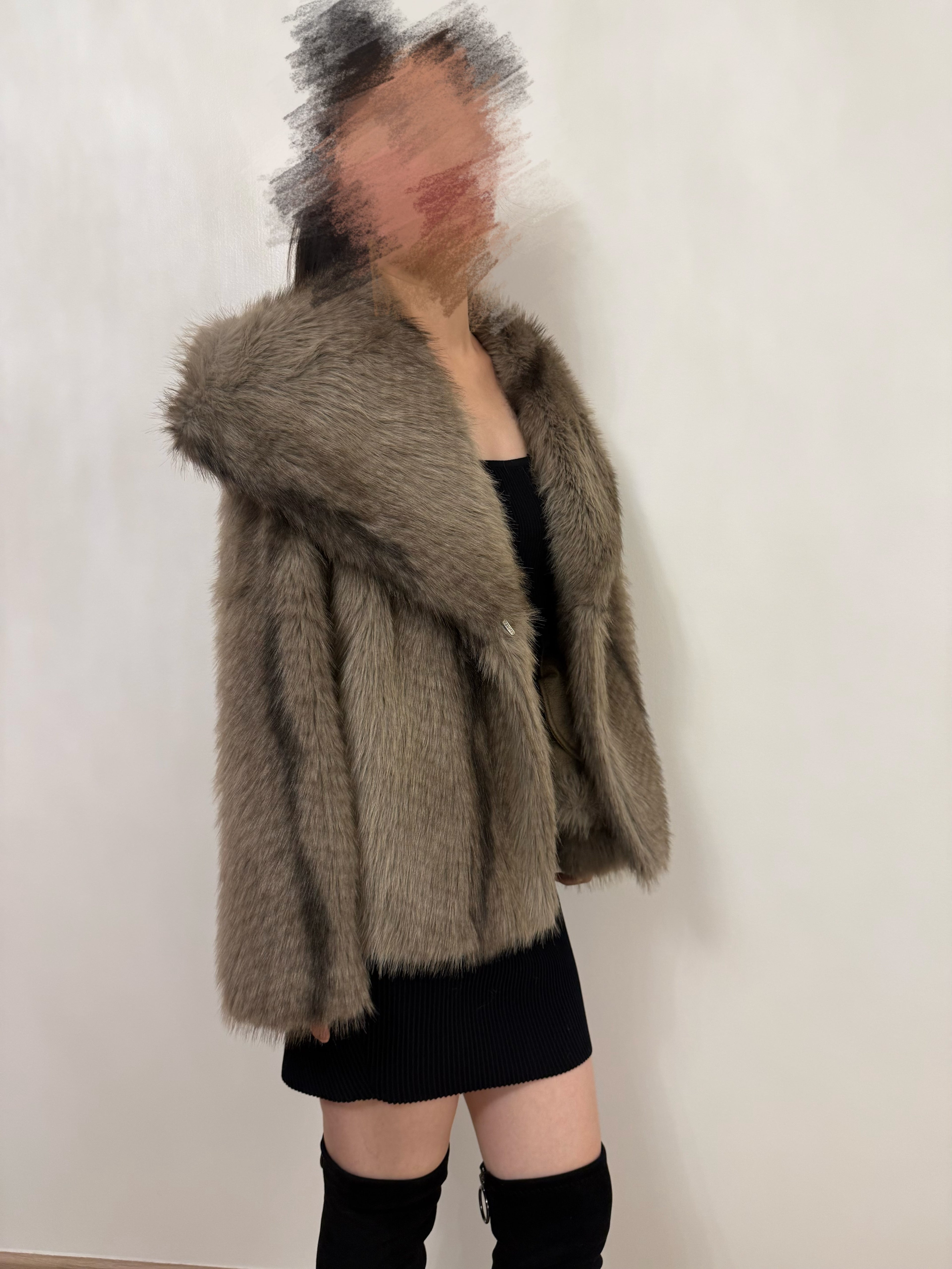 Veste courte en fausse fourrure