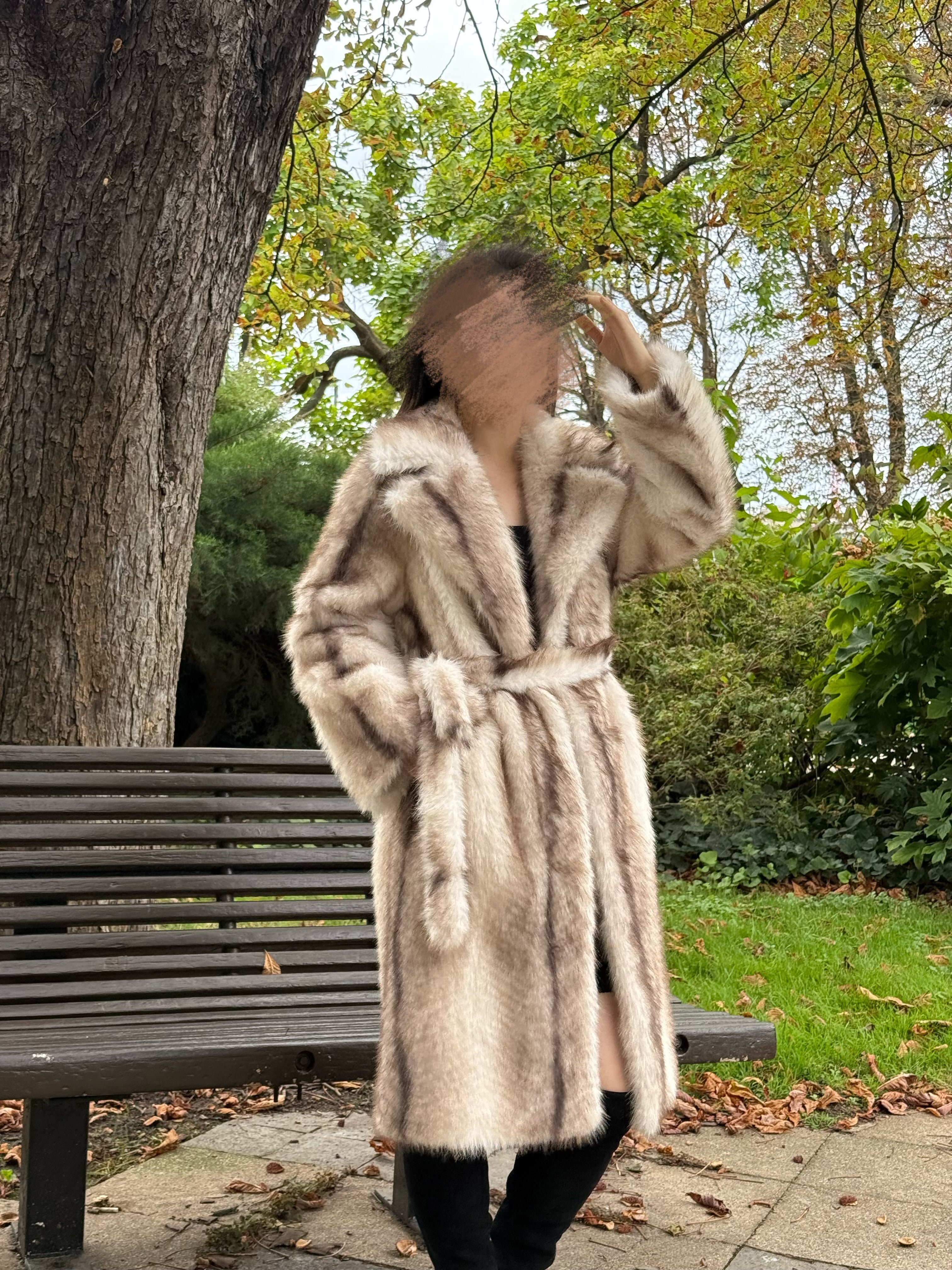 Manteau long en fausse fourrure à ceinture
